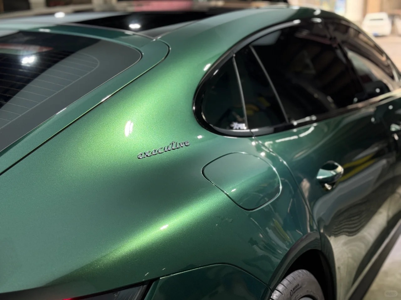 Ravoony Plus PET Glossy Metallic Emerald Green Car Wrap