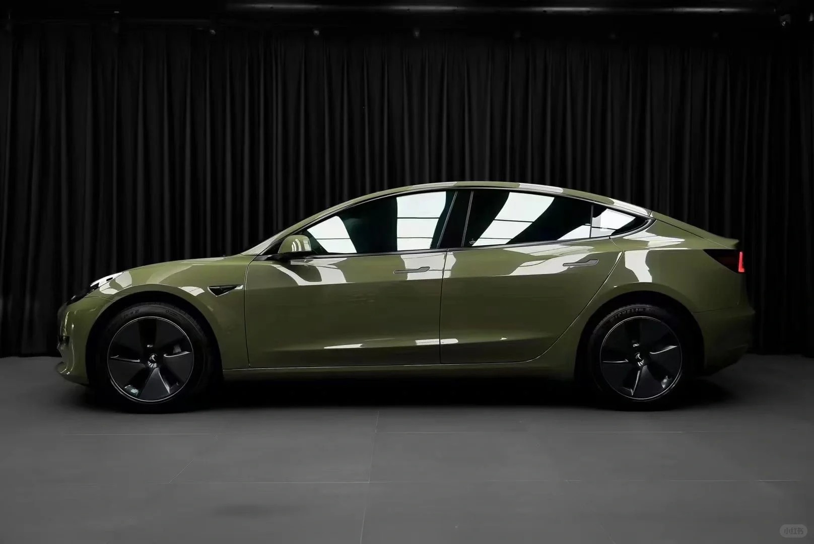 Ravoony Plus PET Gloss Aurora Green Car Vinyl Wrap