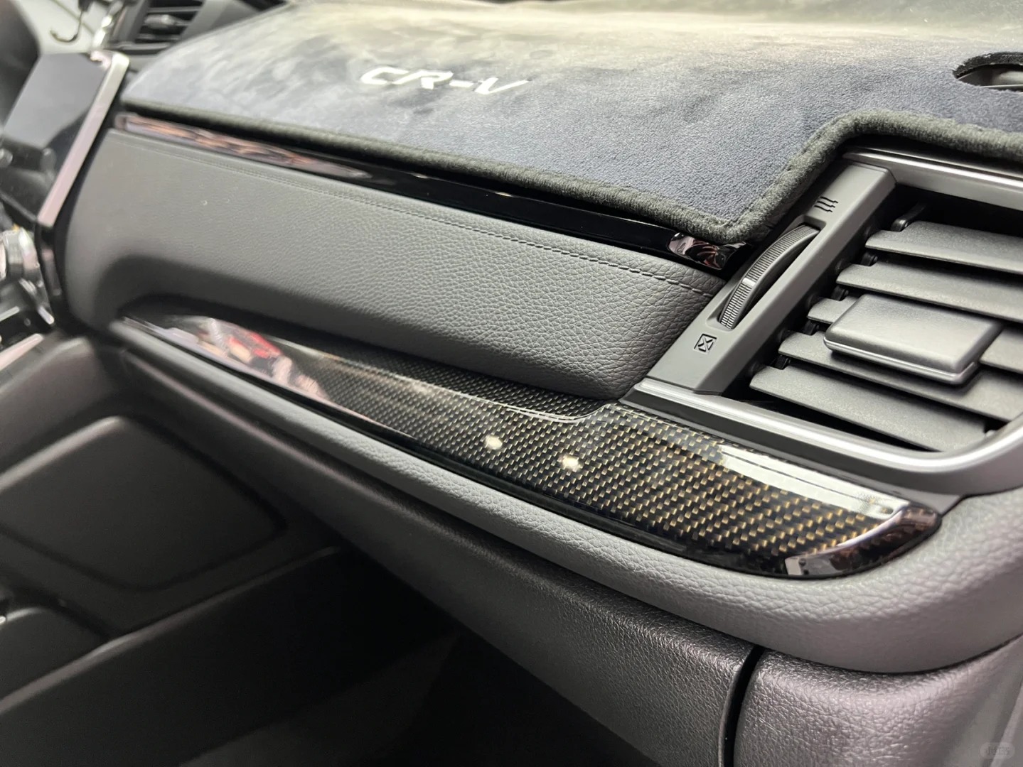 Ravoony Plus Glossy 3D Carbon Black Vinyl Wrap