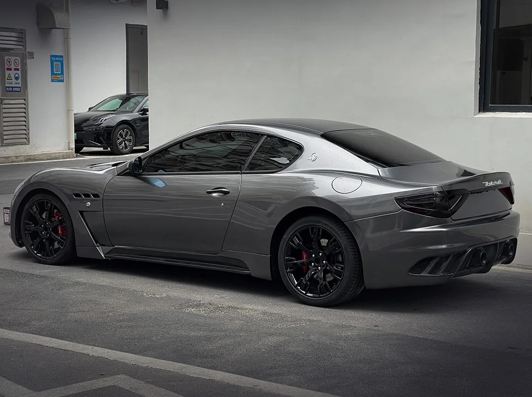 Ravoony Plus Gloss Heavy Metallic Graphite Grey Car Wrap