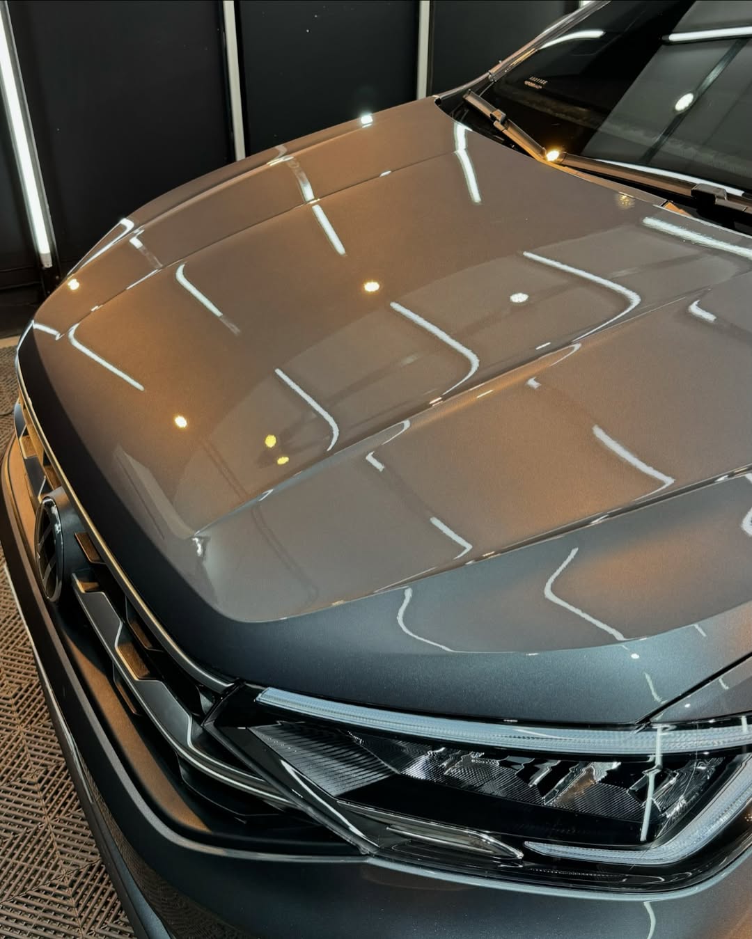 Ravoony U Series Ultra Gloss TPU Lotus Leaf PPF Paint Protection Film 7.5mil