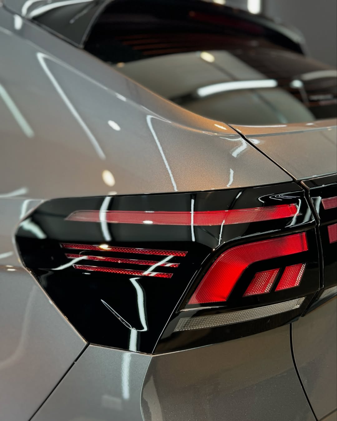 Ravoony U Series Ultra Gloss TPU Lotus Leaf PPF Paint Protection Film 7.5mil