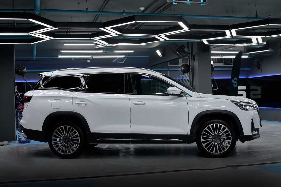 Ravoony Basic PET Glossy Crystal White Car Vinyl Wrap