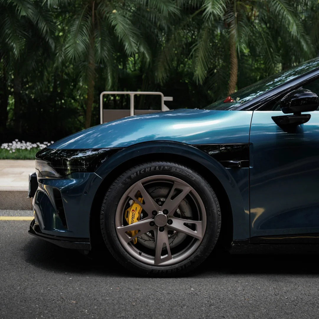 Ravoony Plus PET Glossy Metallic Avalon Green Car Vinyl Wrap