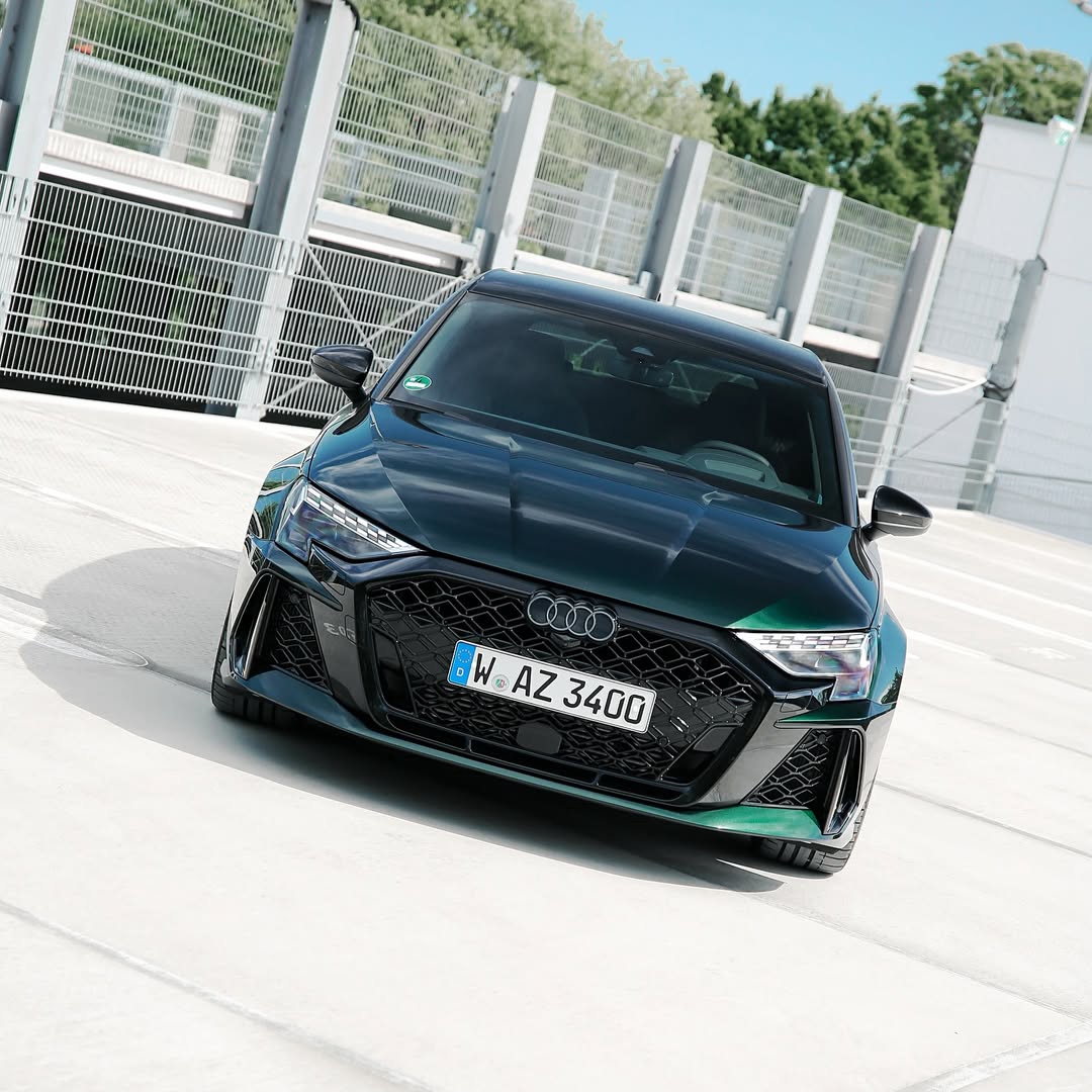 Ravoony Plus Gloss Pearlized Benz Emerald Green Car Vinyl Wrap