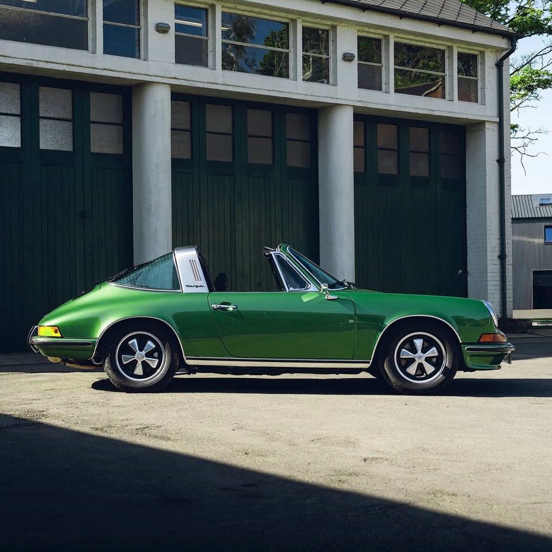 Ravoony Pro TPU Glossy Metallic Aurora Green PPF Film