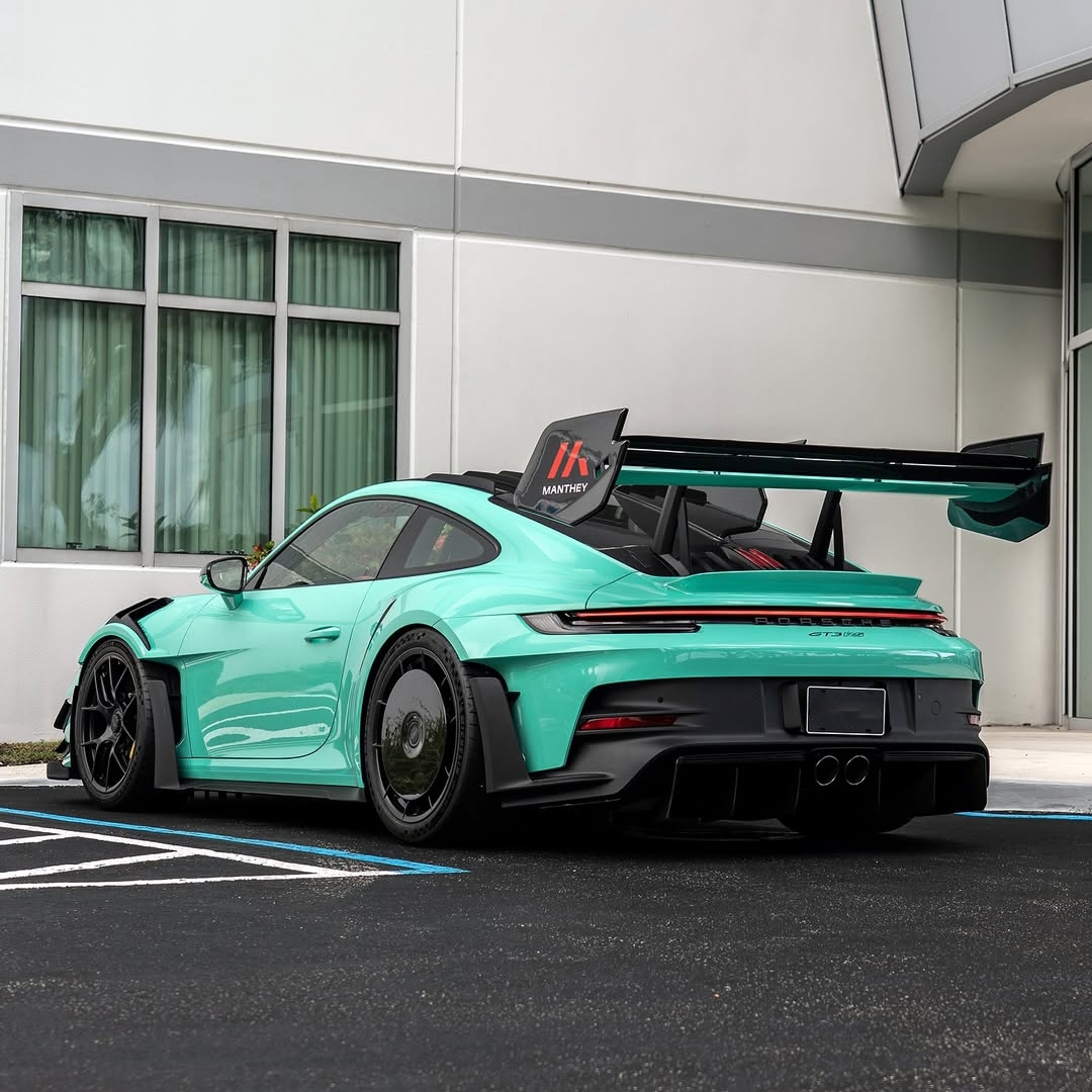 Ravoony Plus PET Glossy Porsche Mint Green Car Wrap