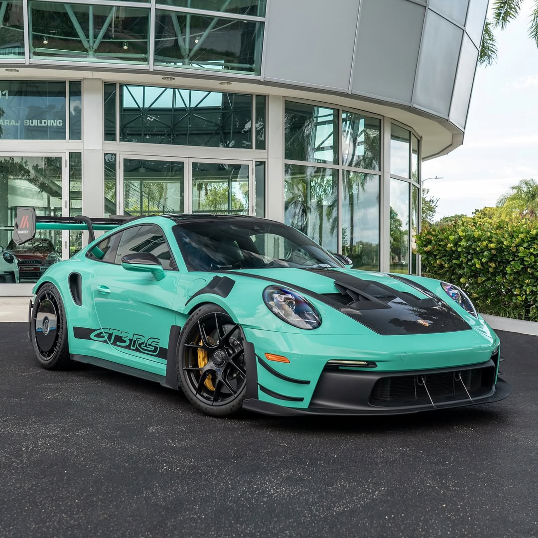 Ravoony Plus PET Glossy Porsche Mint Green Car Wrap