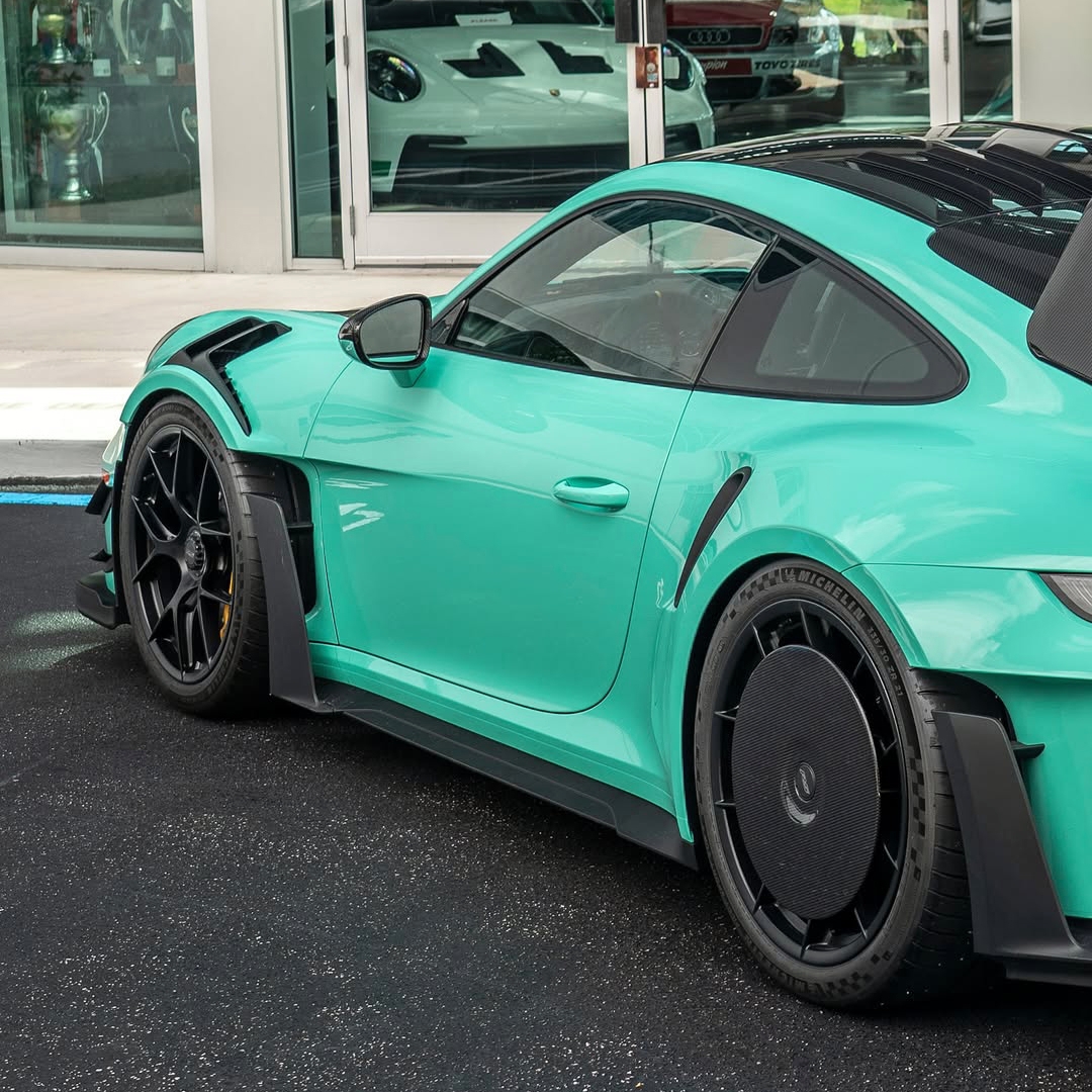 Ravoony Plus PET Glossy Porsche Mint Green Car Wrap