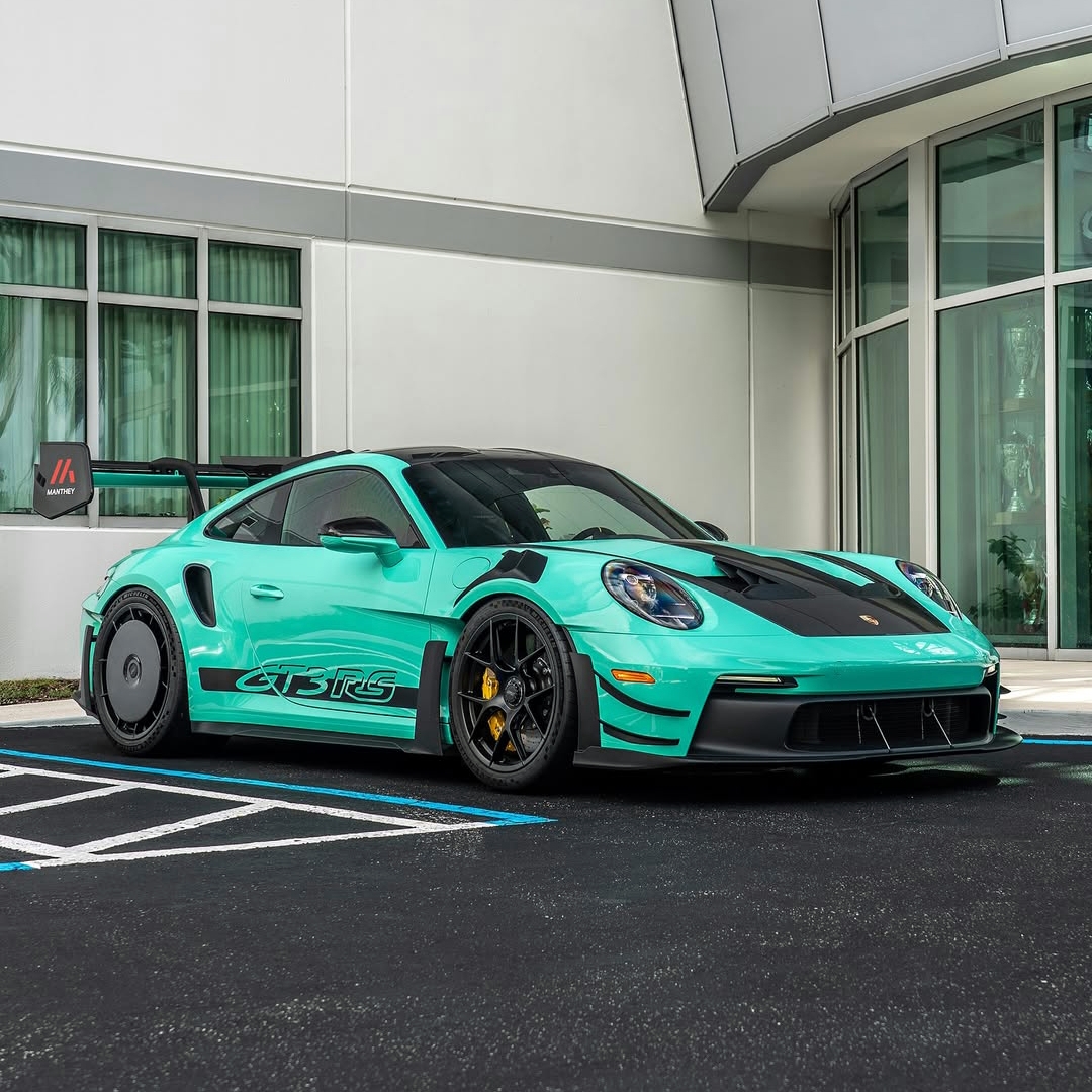 Ravoony Plus PET Glossy Porsche Mint Green Car Wrap