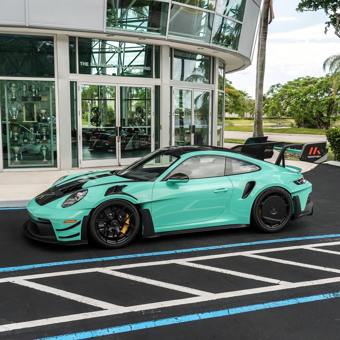 Ravoony Plus PET Glossy Porsche Mint Green Car Wrap