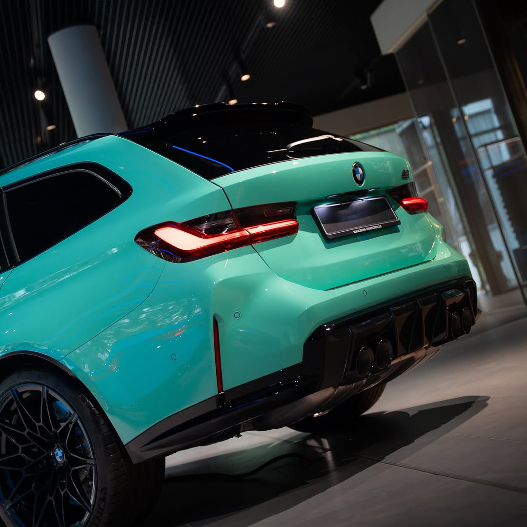 Ravoony Plus PET Glossy Porsche Mint Green Car Wrap