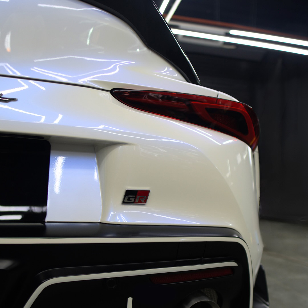 Ravoony Plus PET Glossy White to Blue Car Vinyl Wrap