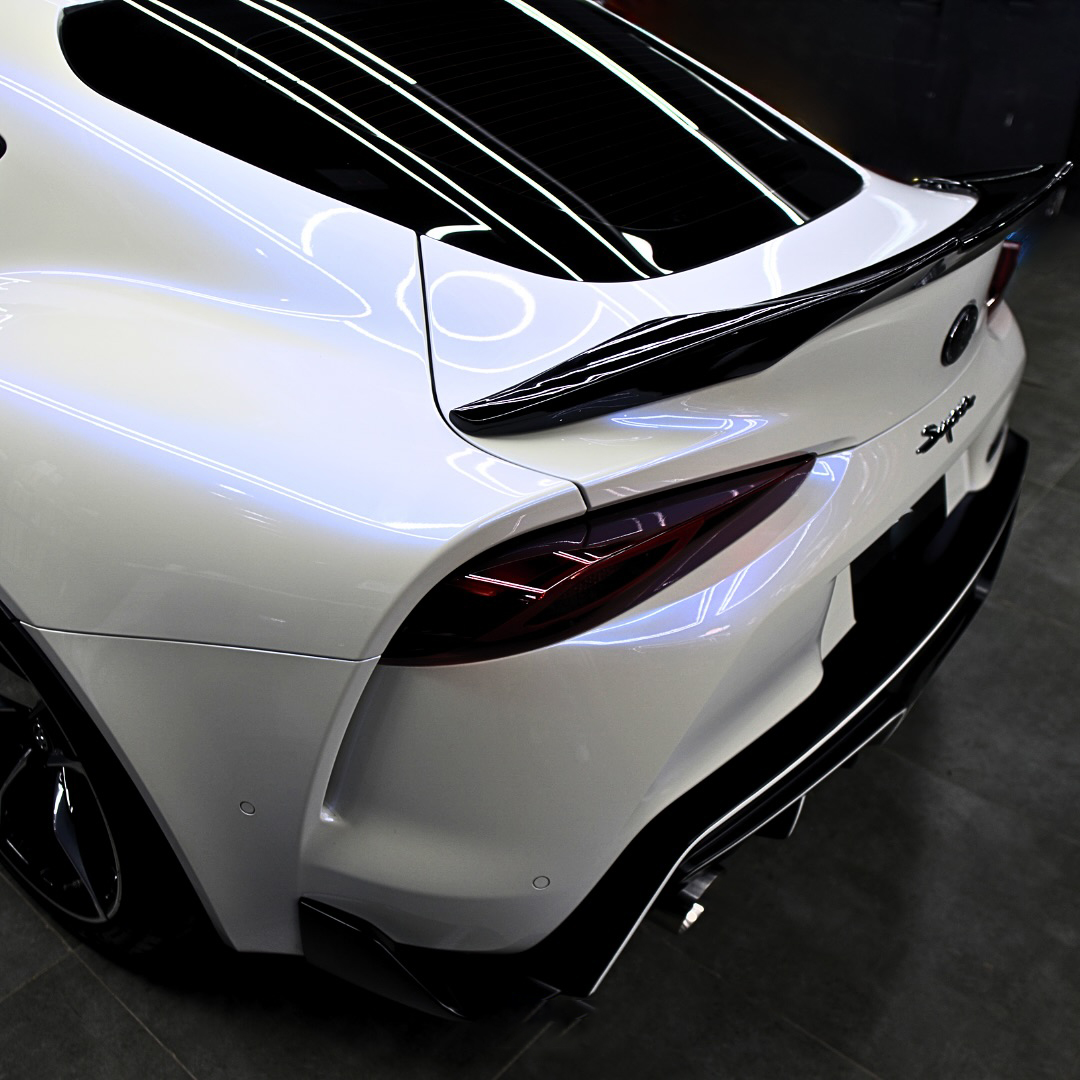 Ravoony Plus PET Glossy White to Blue Car Vinyl Wrap