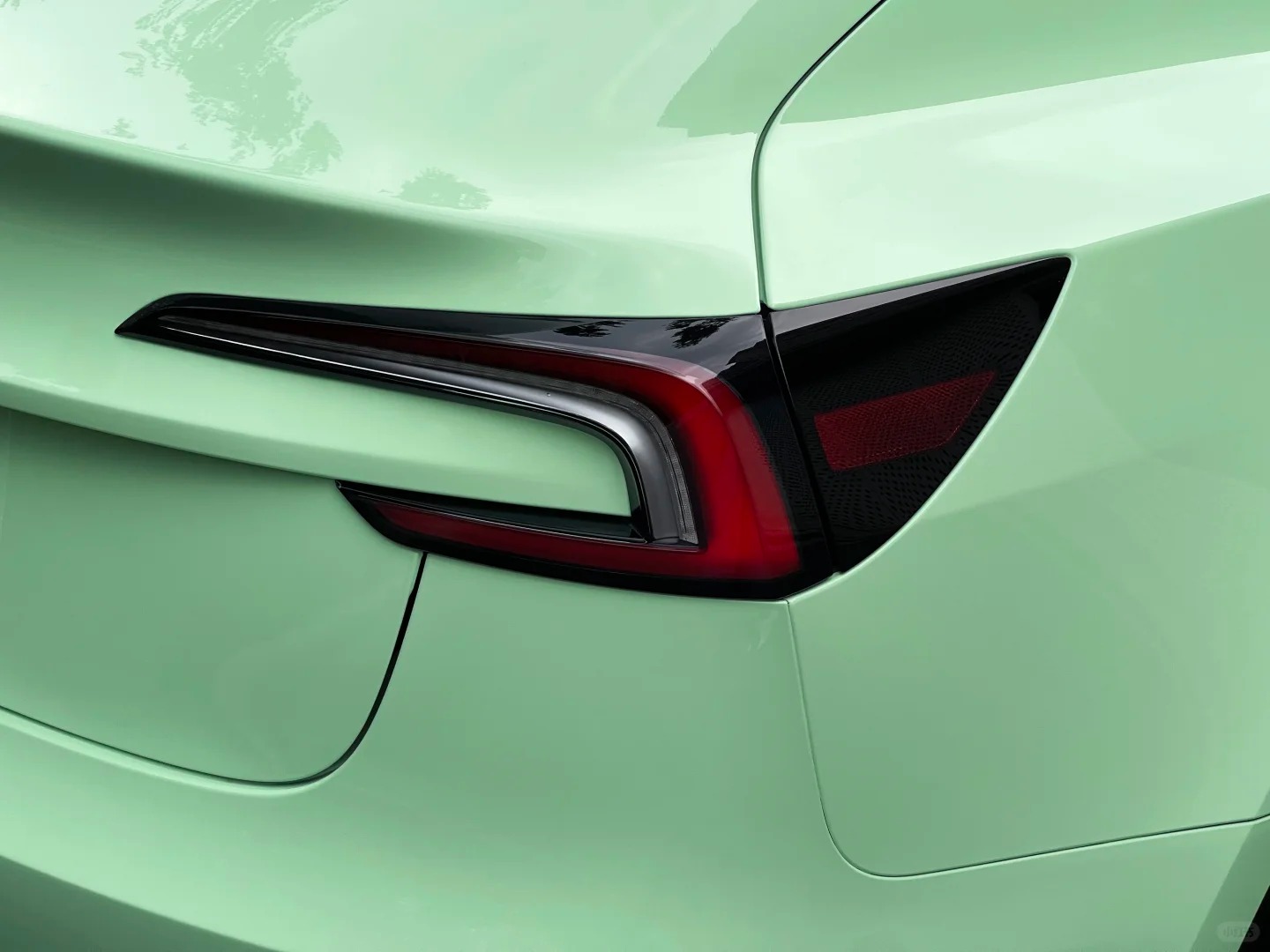 Ravoony Plus PET Ferrari Gloss Moss Green Vinyl Car Wrap