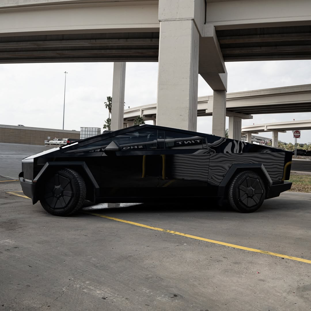 Ravoony Pro TPU Super Glossy Black PPF Film