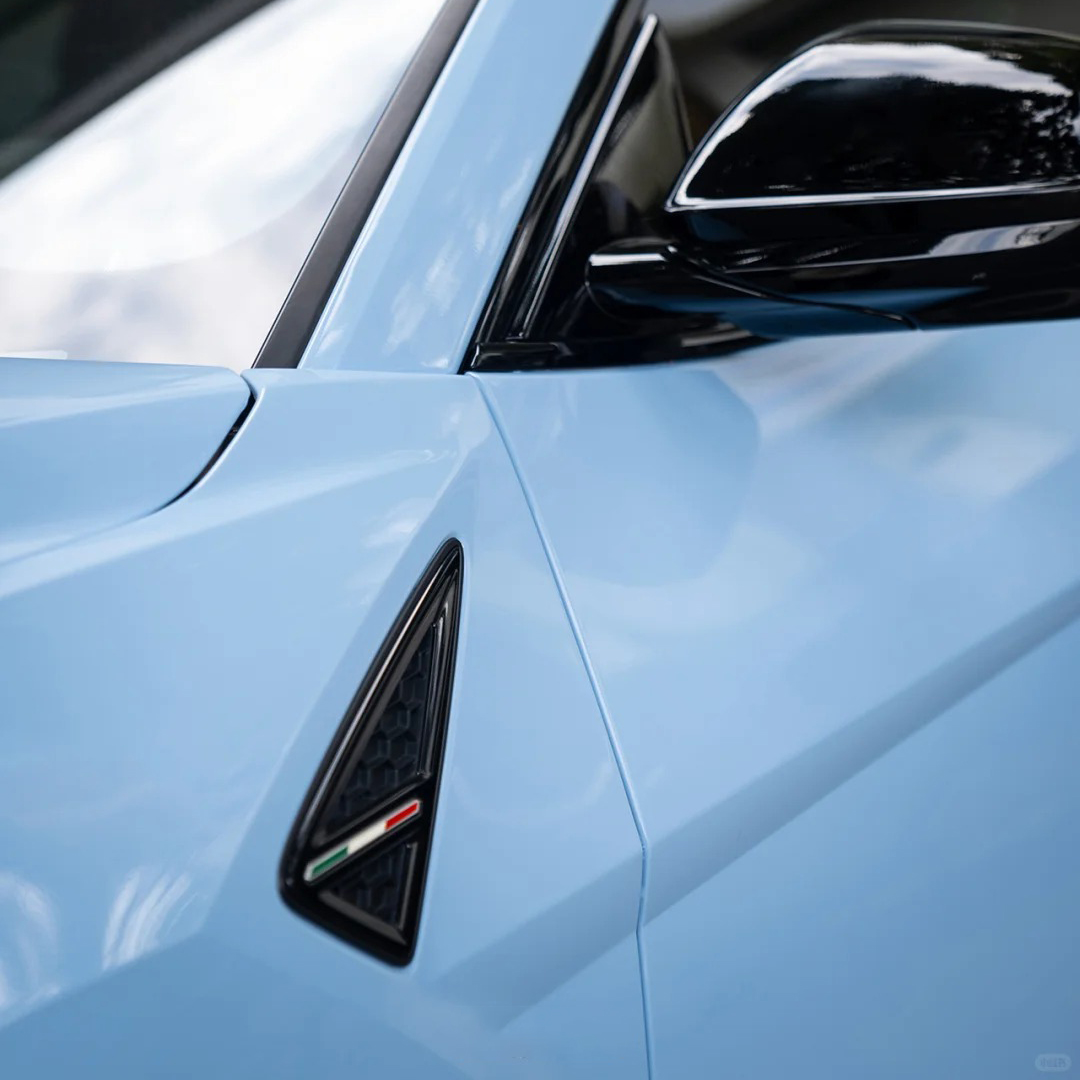 Ravoony Plus Glossy Zandvoort Blue Car Wrap