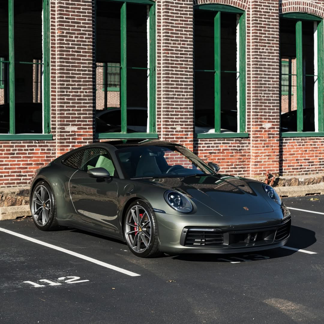 Ravoony Plus PET Glossy Metallic Aventurine Green Car Vinyl Wrap