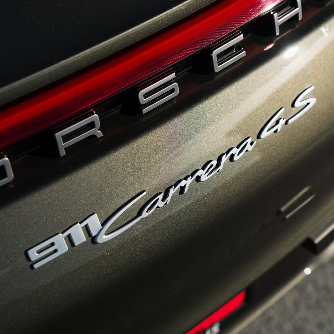 Ravoony Plus PET Glossy Metallic Aventurine Green Car Vinyl Wrap