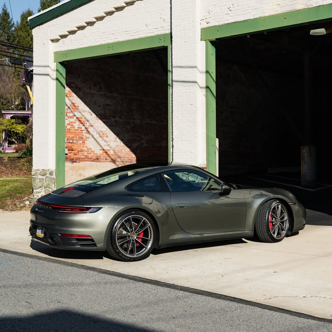 Ravoony Plus PET Glossy Metallic Aventurine Green Car Vinyl Wrap