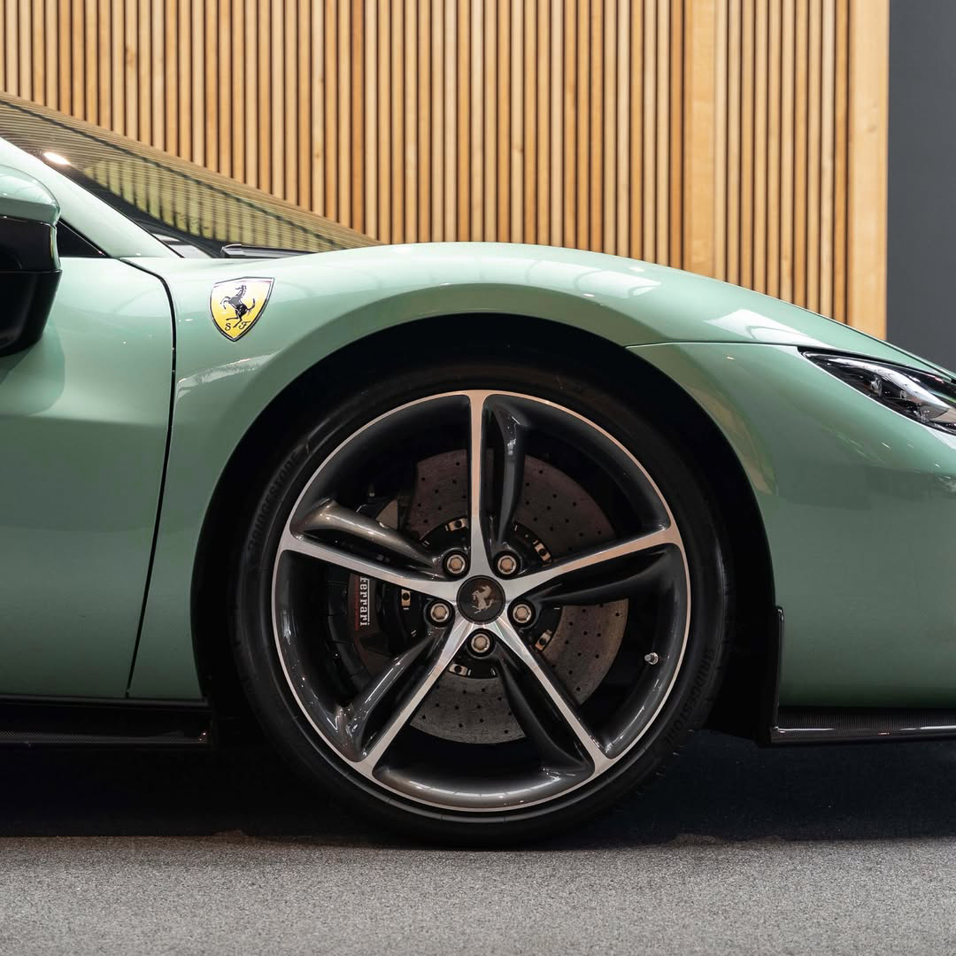 Ravoony Pro TPU Ferrari Gloss Verde Francesca Green PPF Film