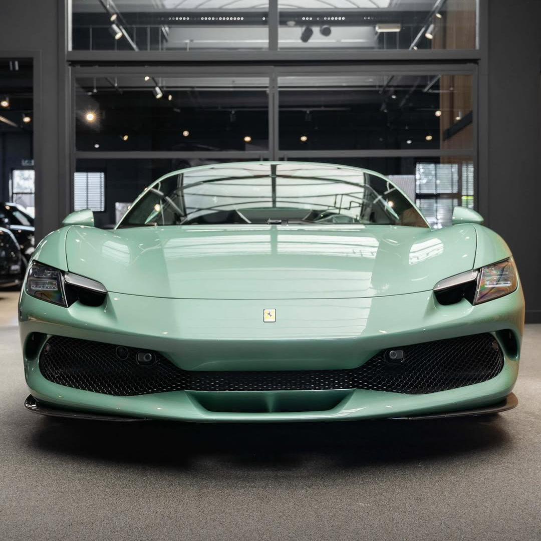 Ravoony Pro TPU Ferrari Gloss Verde Francesca Green PPF Film