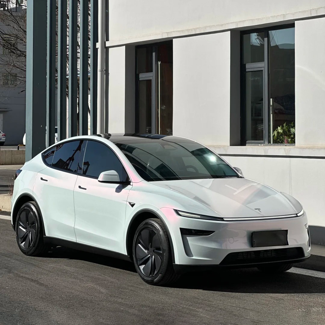  Ravoony Plus PET Glossy White to Pink Car Wrap