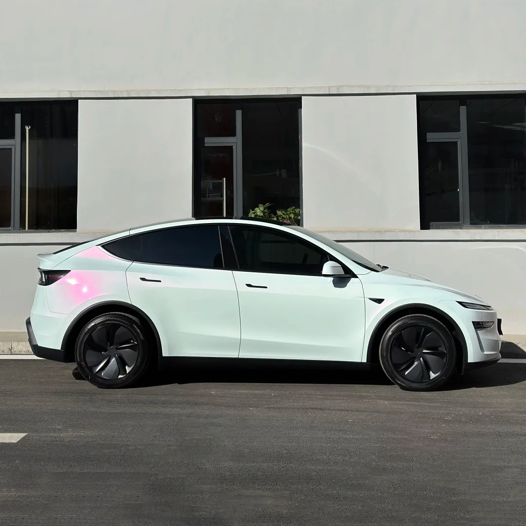  Ravoony Plus PET Glossy White to Pink Car Wrap