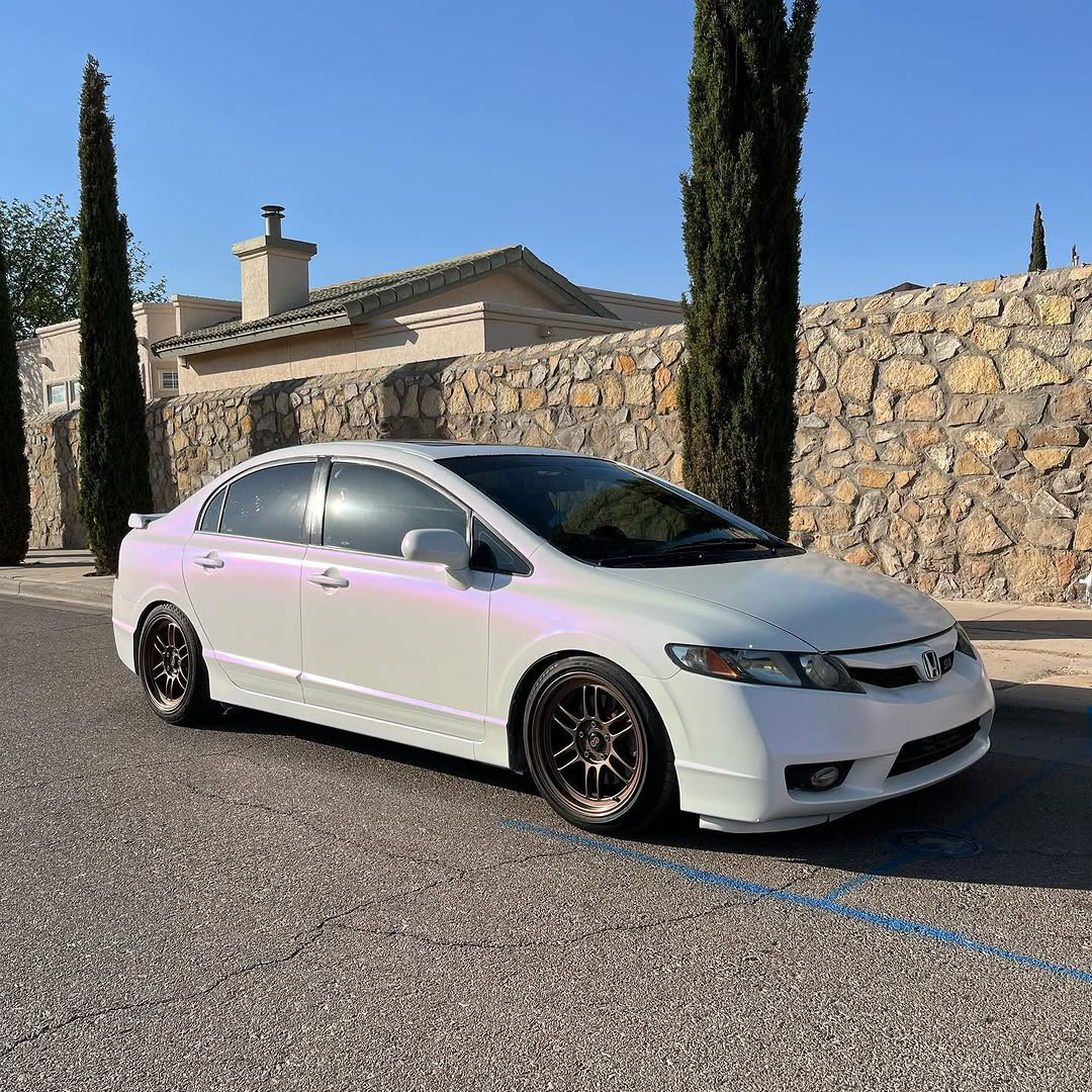 Ravoony Plus Pure Metallic White To Purple Vinyl Car Wrap