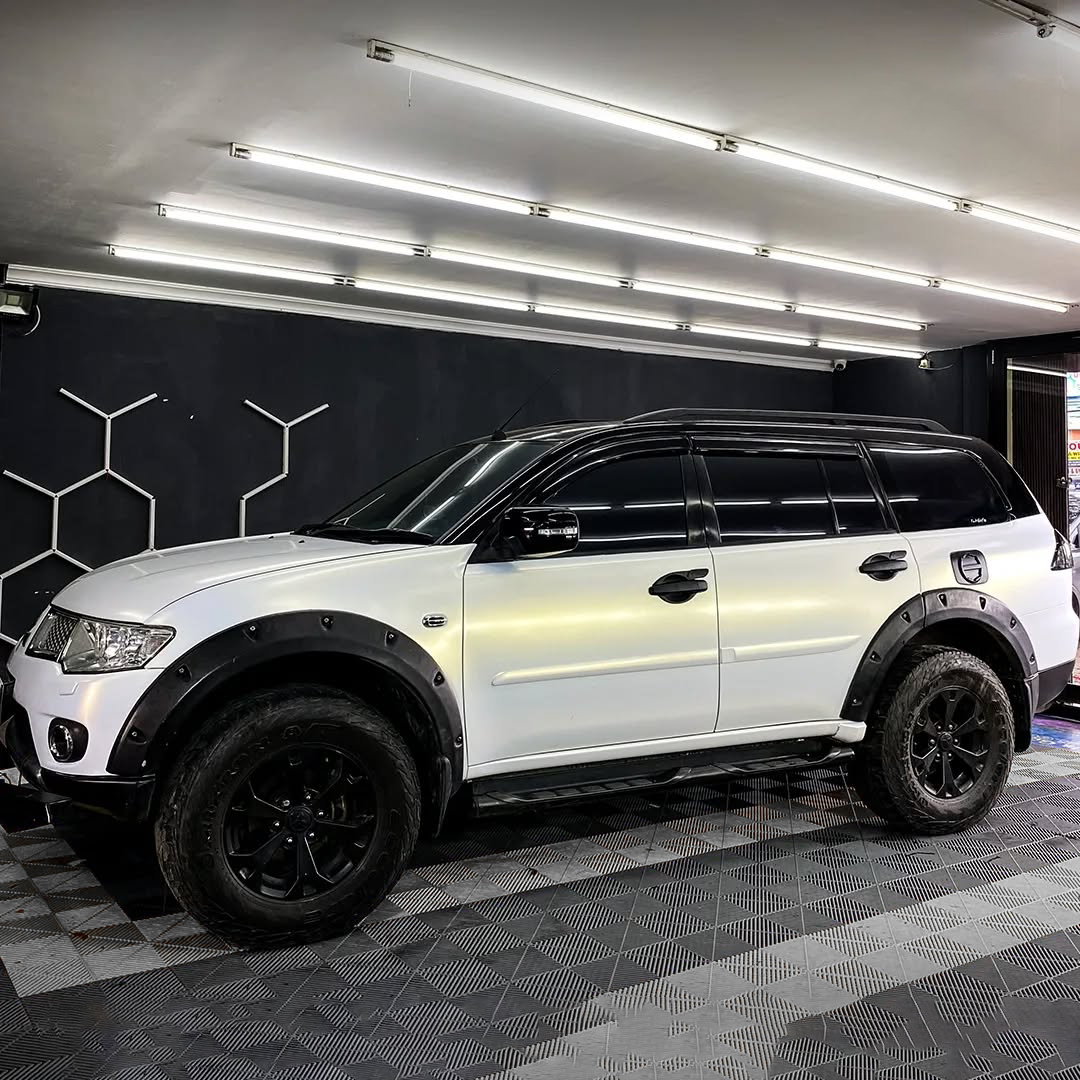 Ravoony Plus Glossy White to Gold Car Wrap Nissan Altima Wrap