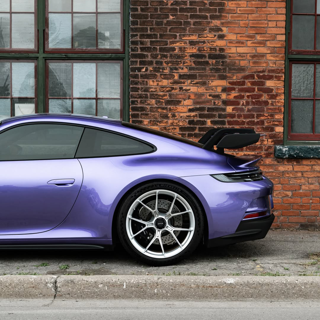 Ravoony Plus PET Gloss Liquid Metallic Viola Purple Car Wrap