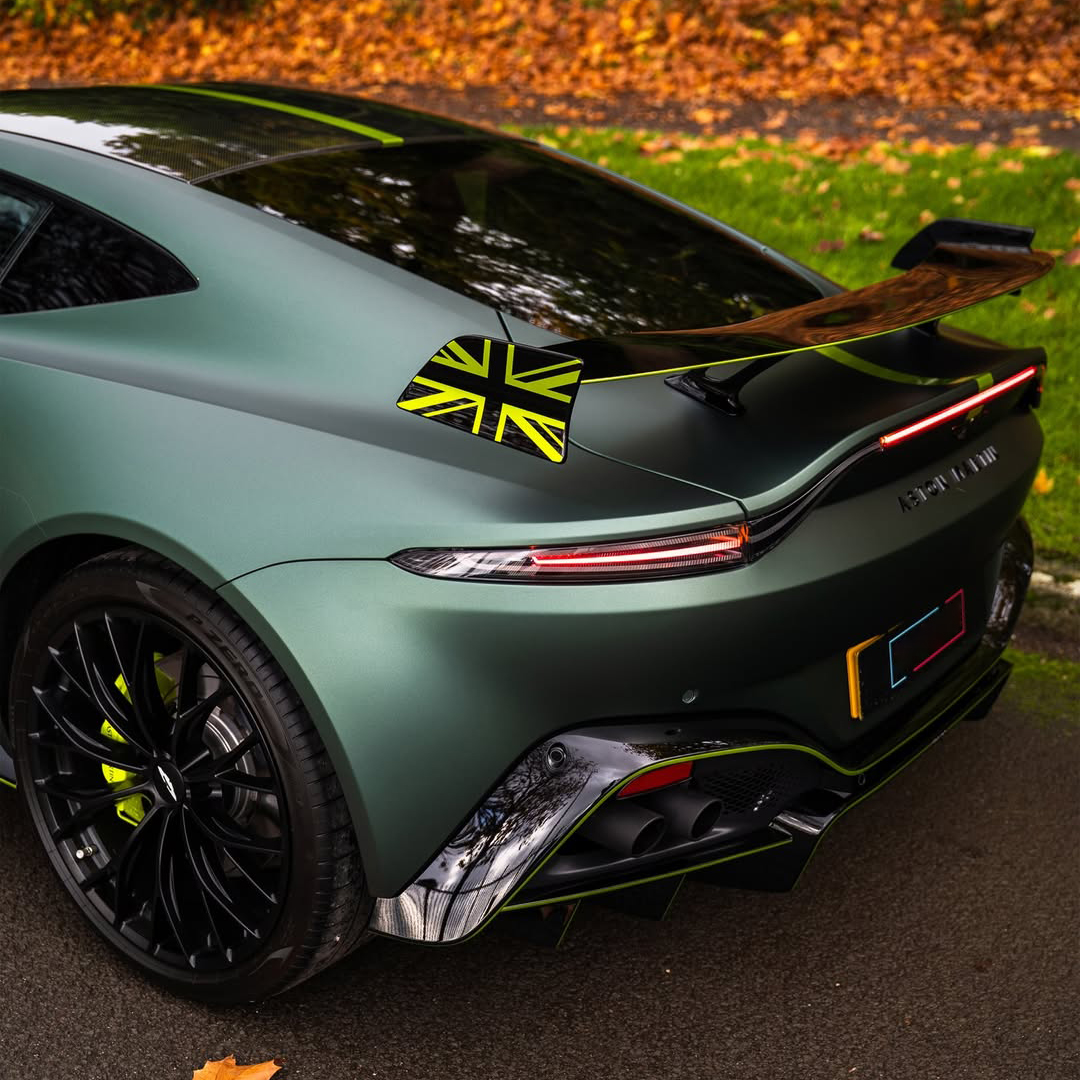 Ravoony Plus PET Matte Emerald Green Car Vinyl Wrap