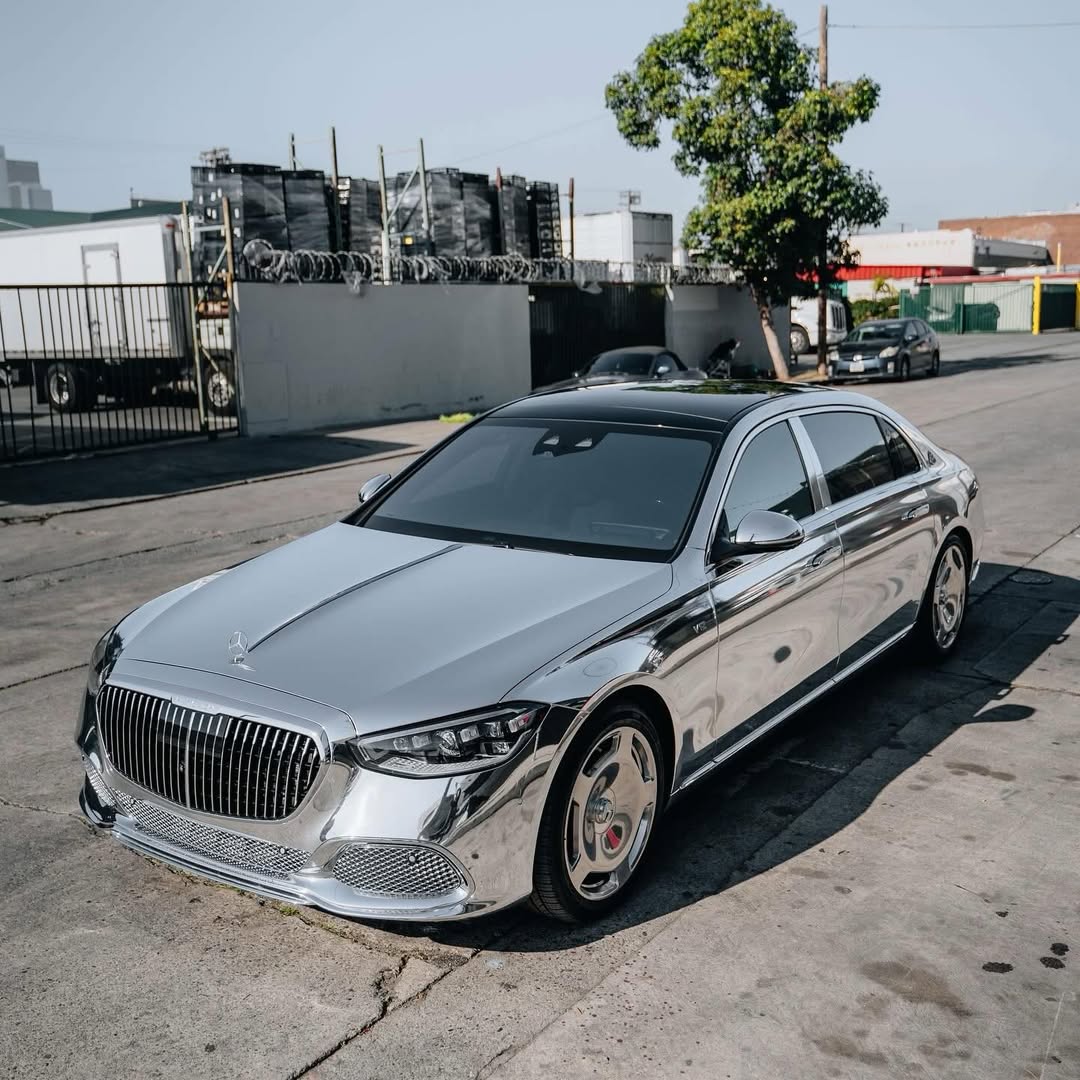 Ravoony Plus Gloss Silver Chrome Wrap