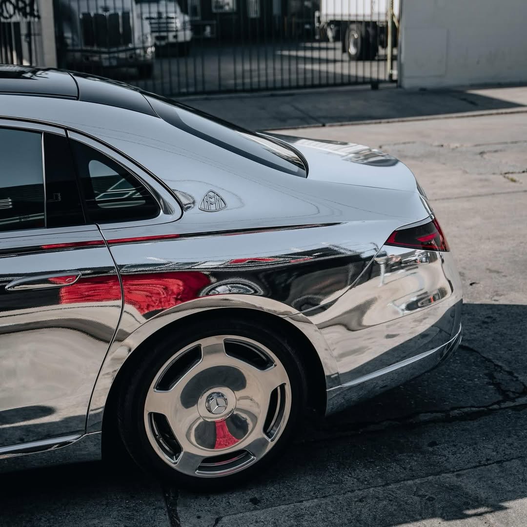 Ravoony Plus Gloss Silver Chrome Wrap