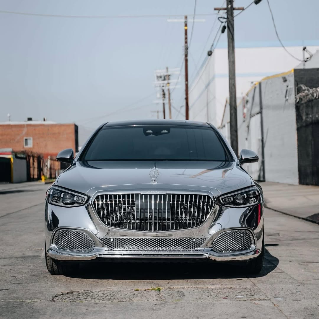 Ravoony Plus Gloss Silver Chrome Wrap