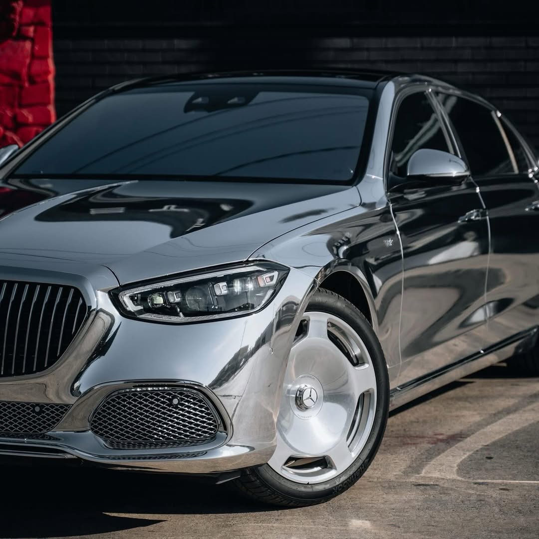 Ravoony Plus Gloss Silver Chrome Wrap