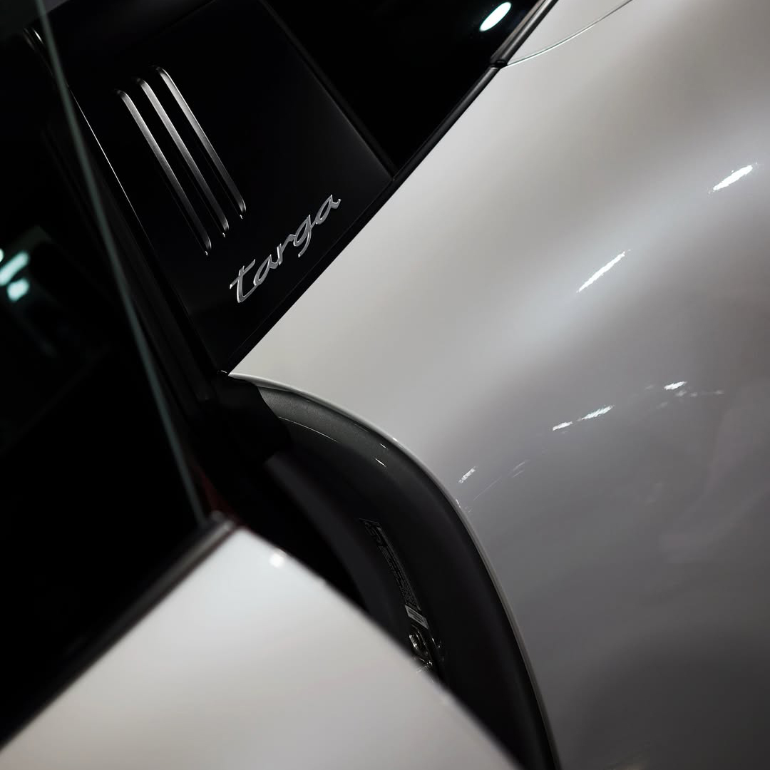 Ravoony Pro TPU Glossy Metallic Pearl White PPF Film