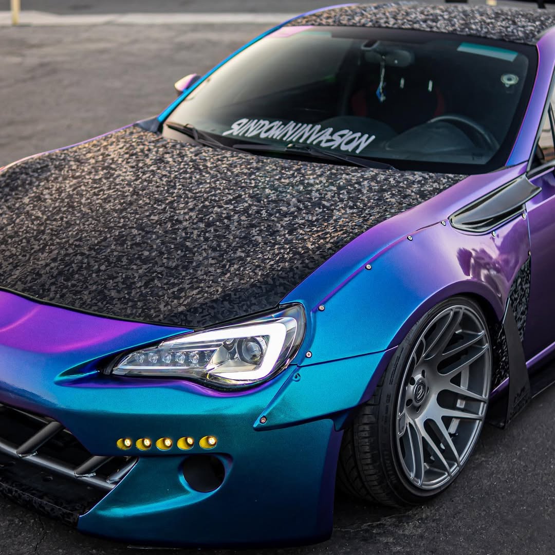 Ravoony Plus PET Purple And Blue Chameleon Car Wrap
