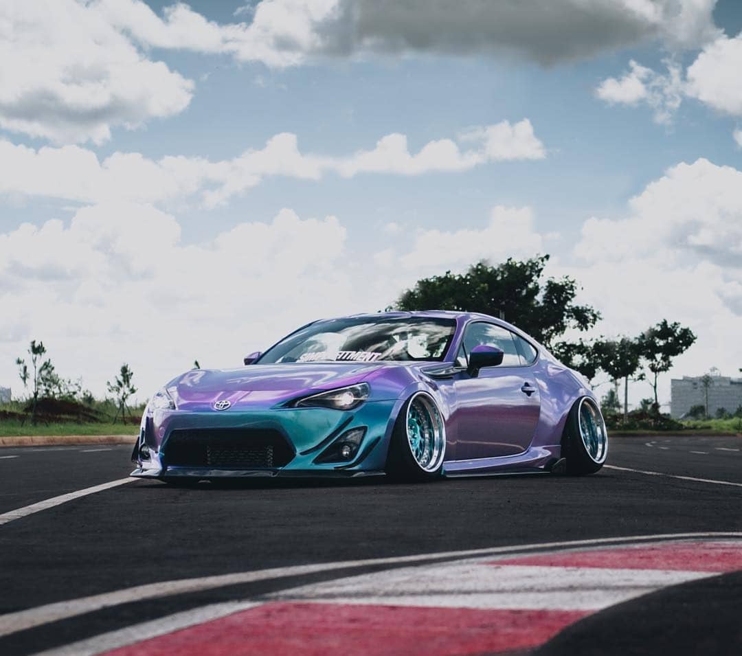 Ravoony Plus PET Purple And Blue Chameleon Car Wrap