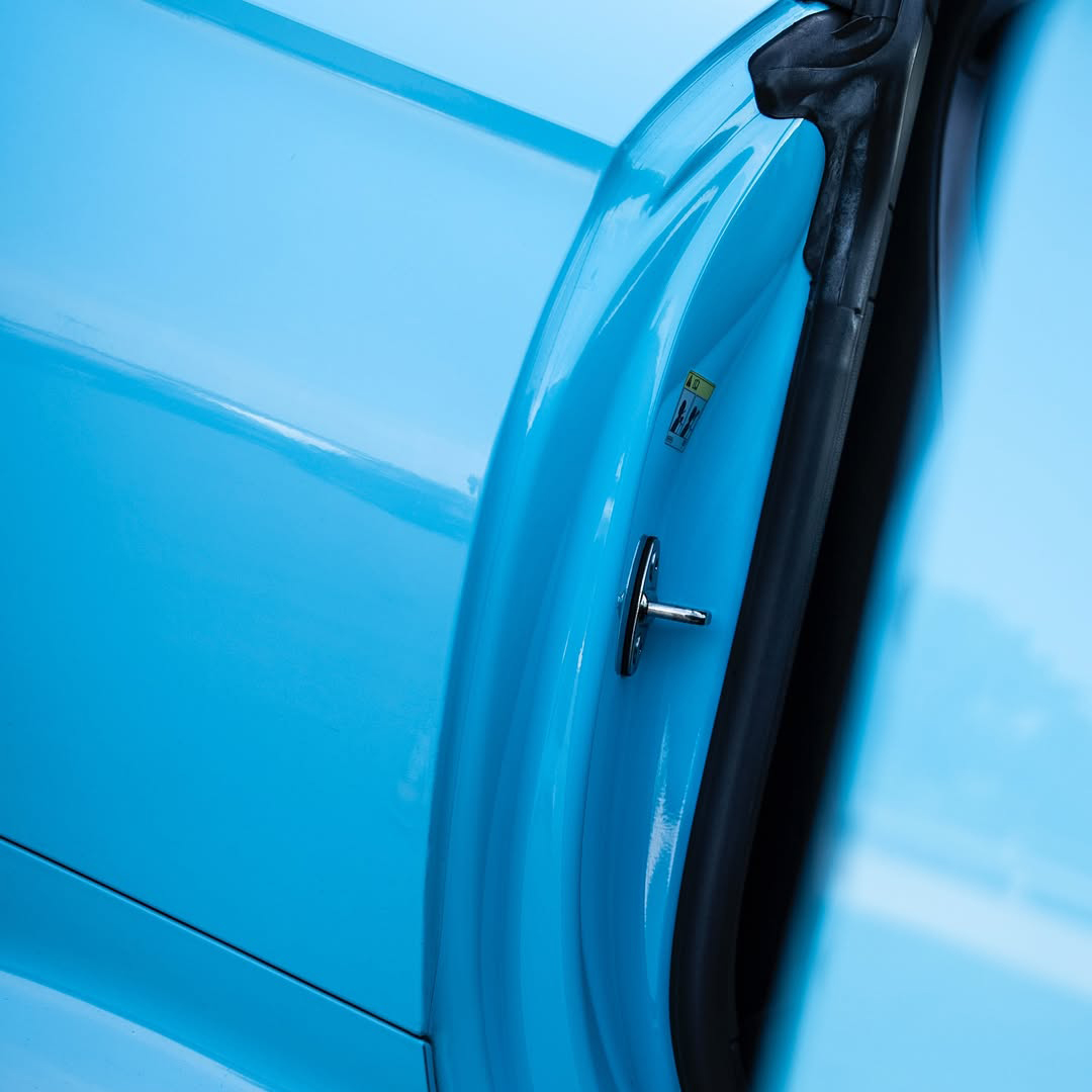 Ravoony Plus PET Glossy Crystal Sky Blue Car Wrap