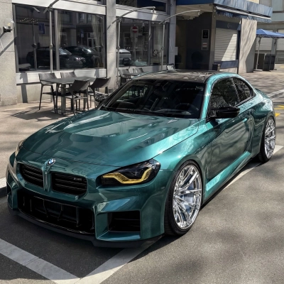 Ravoony Plus PET Gloss Metallic Ryan Green Car Wrap 02