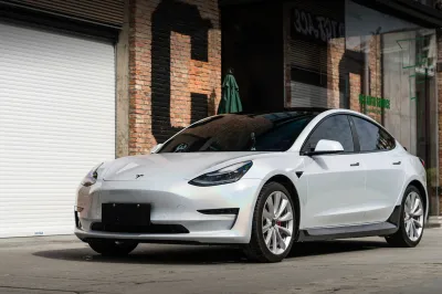 Ravoony Plus Glossy Laser White Car Vinyl Wrap review April Bloss