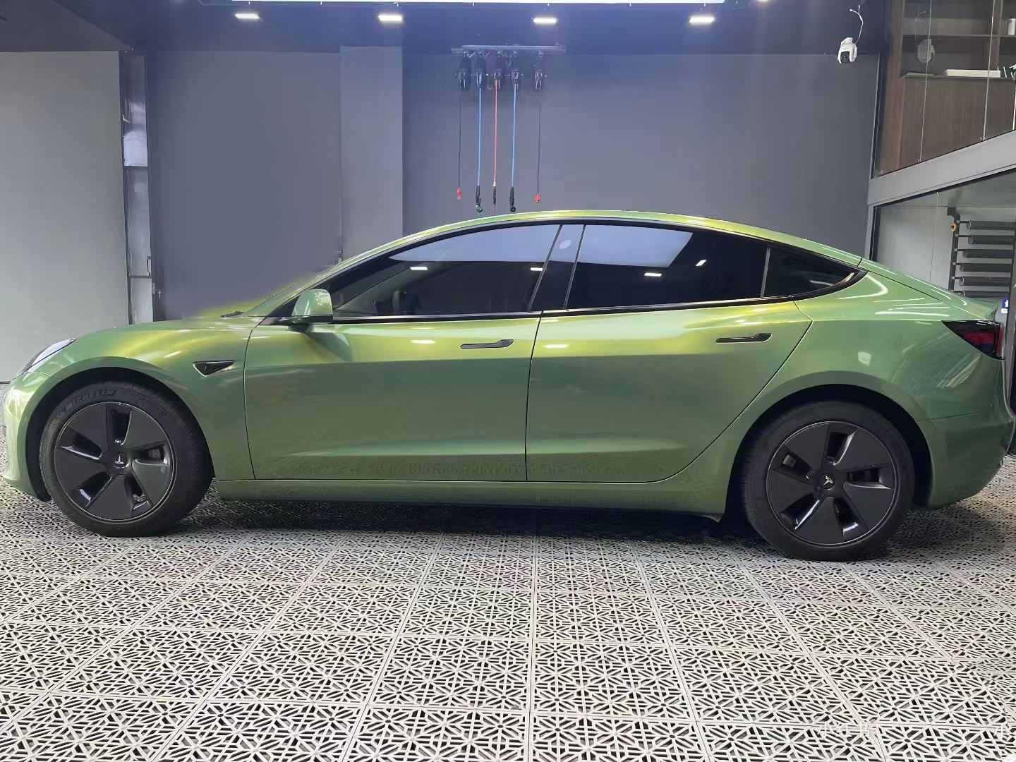 Ravoony Plus Gloss Aston Martin Iridescent Emerald Green Car Wrap review Eli Haney 01