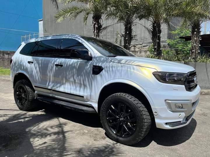    Ravoony Plus Satin Ceramic White to Gold Car Wrap review Max Jones 00