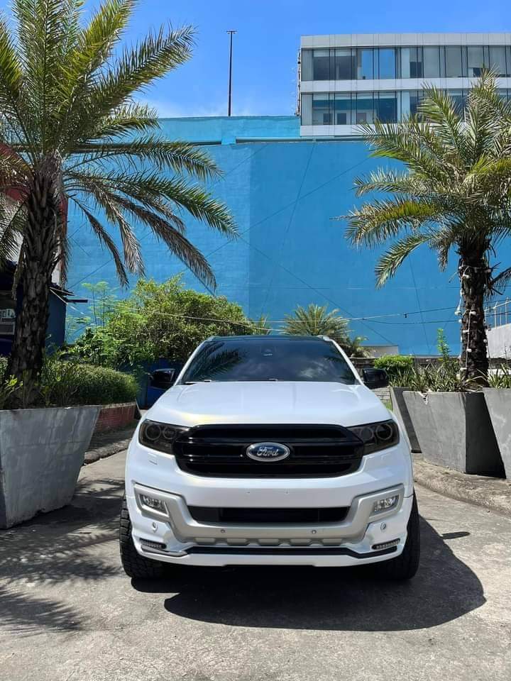    Ravoony Plus Satin Ceramic White to Gold Car Wrap review Max Jones 01