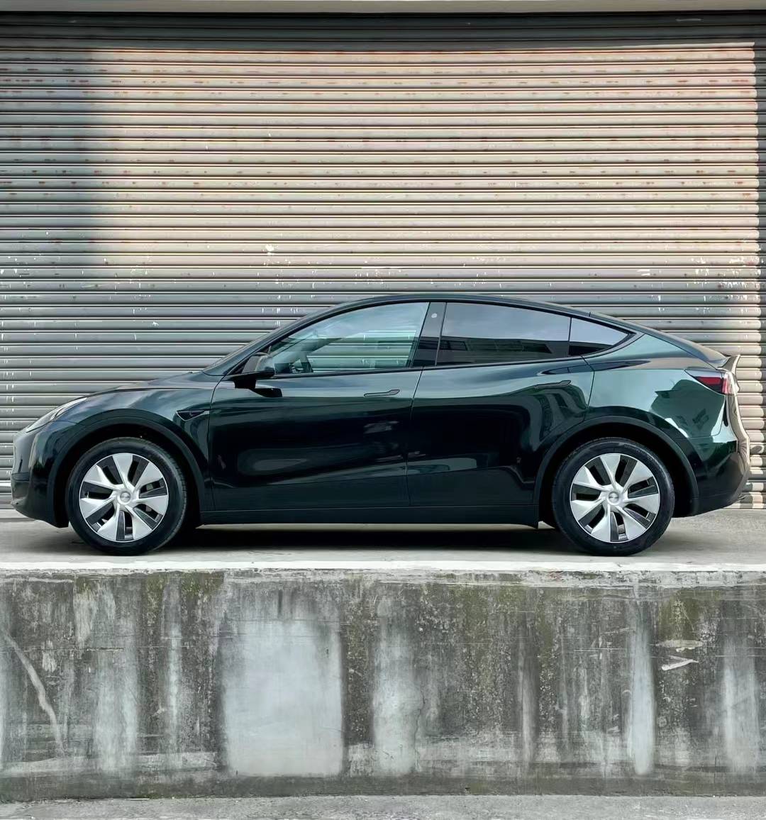 Ravoony Plus Gloss Pearlized Benz Emerald Green Car Vinyl Wrap review Daniels 01