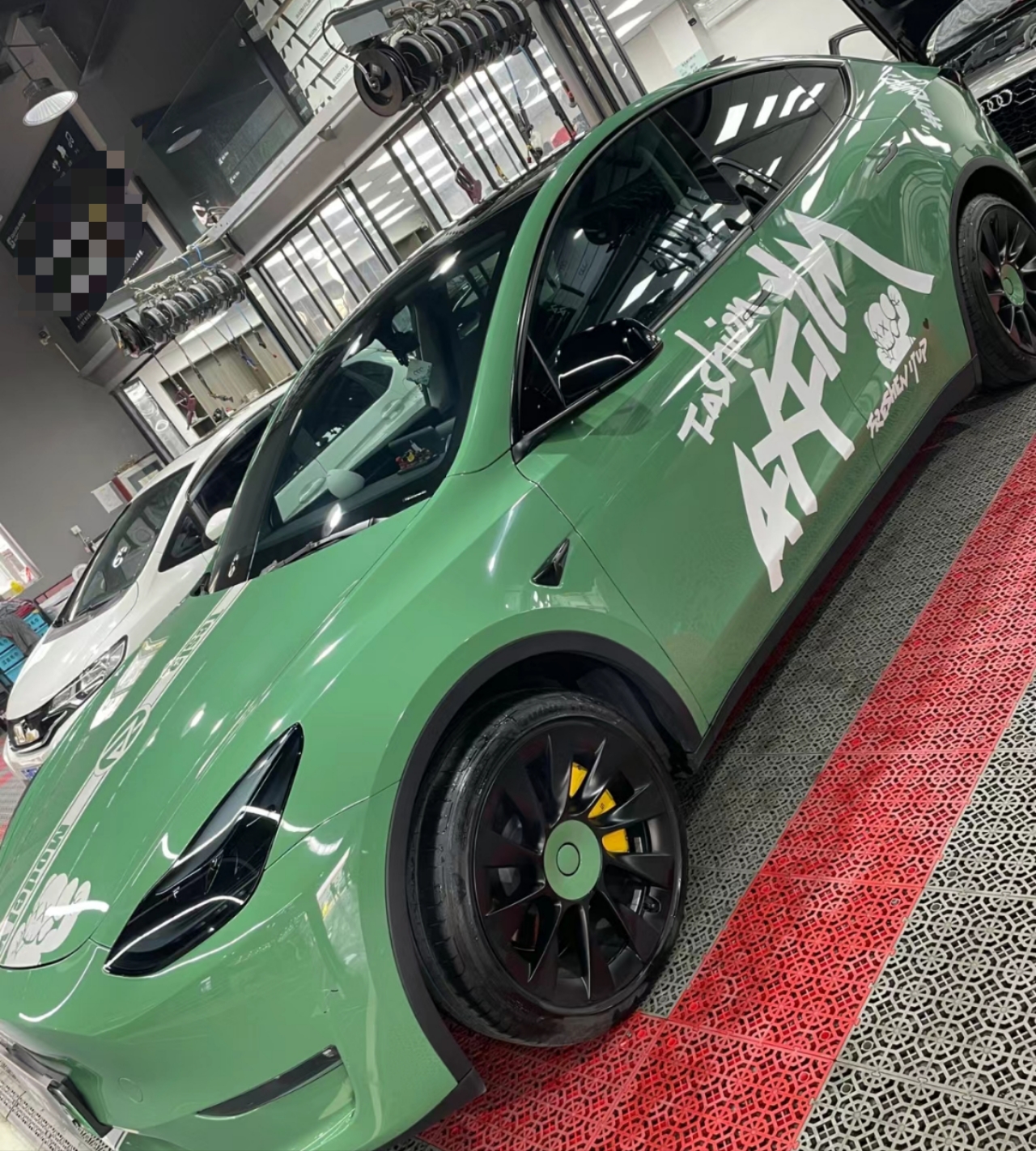 Ravoony Plus Porsche Gloss Olive Green Vinyl Car Wrap review Ivann Robledo 01