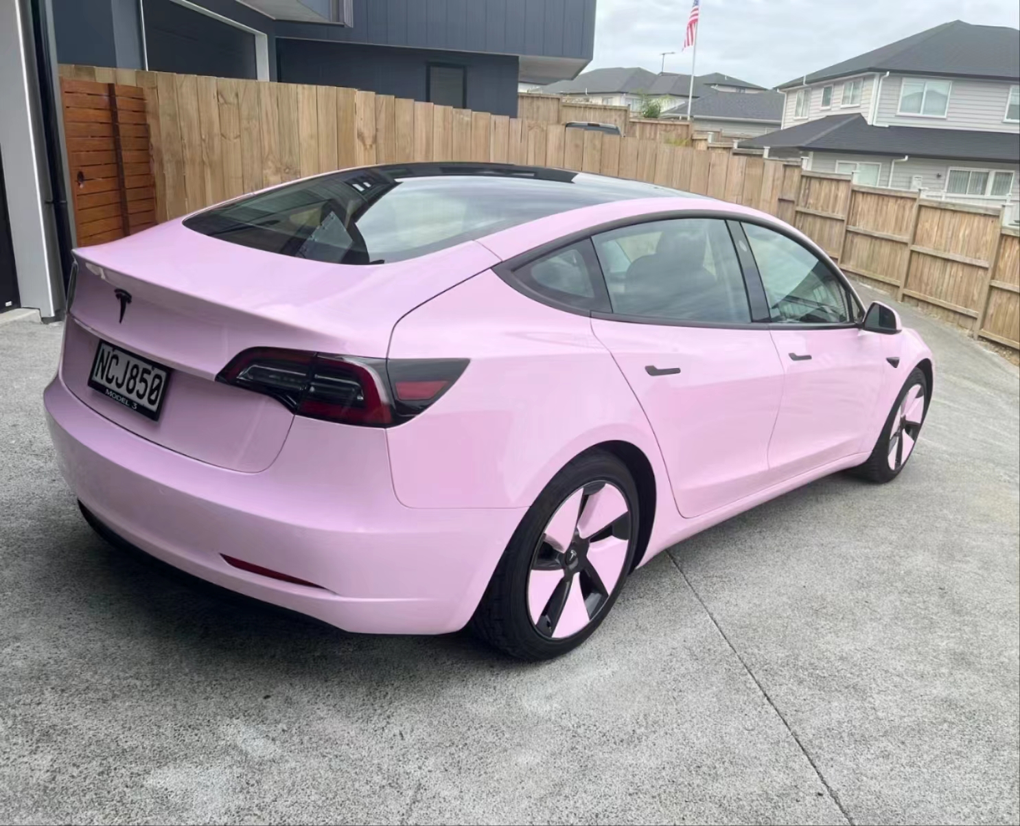 Ravoony Plus Gloss Aston Martin Vintage Pink Vinyl Car Wrap review Joselin Ch. Garcia 02