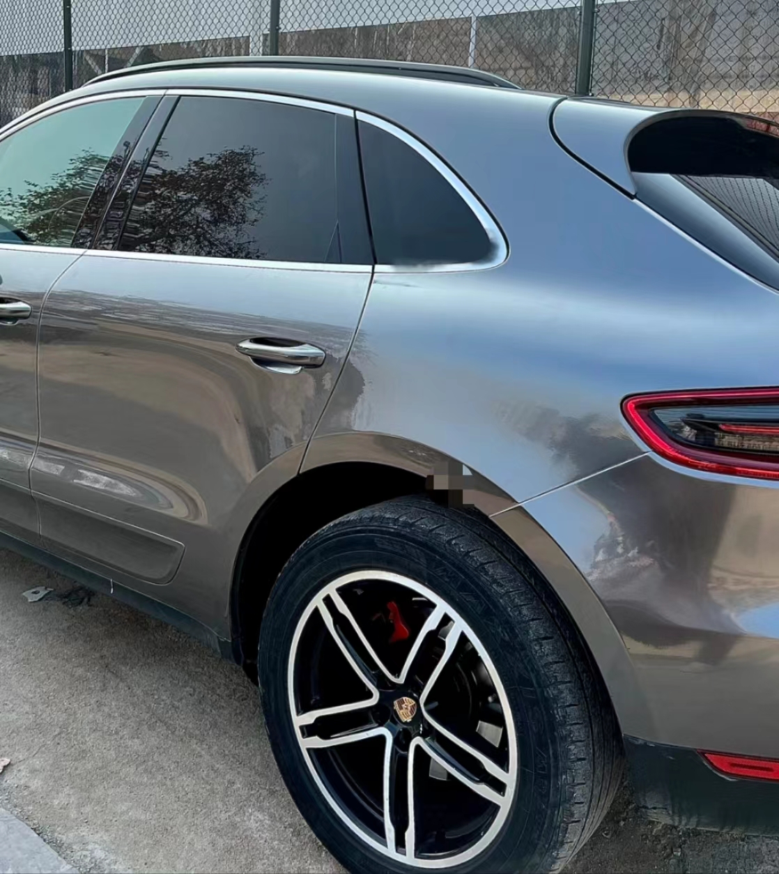  Ravoony Plus Metallic Titanium Car Vinyl Wrap review Hicham Youbi 01