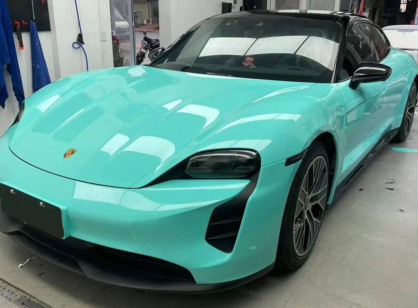 Ravoony Plus Glossy Tiffany Blue Car Vinyl Wrap review Izzy Burrell 00
